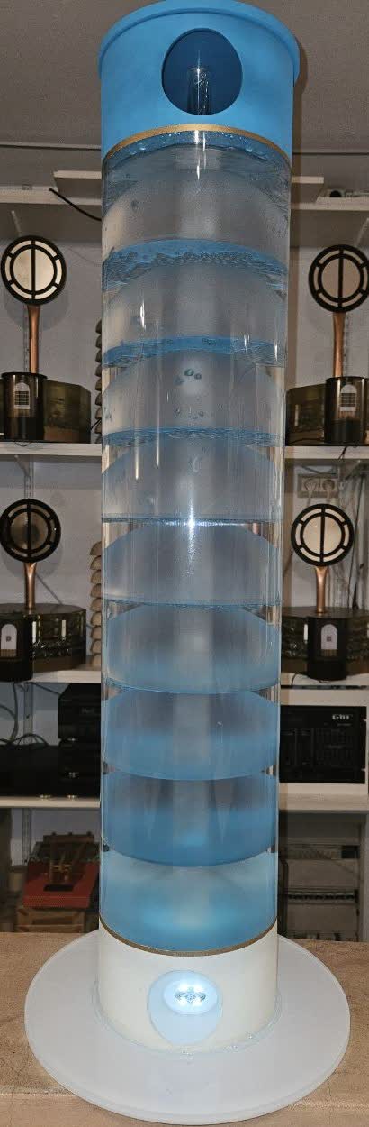 La pile Kaprekar, colonne bleue illuminée