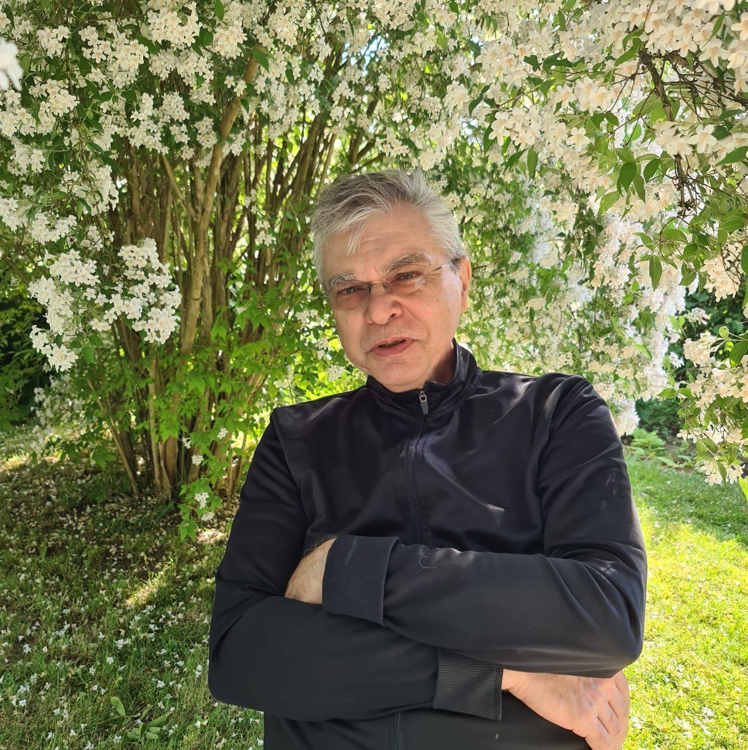 Antoine de Saint-Christophe dans son jardin