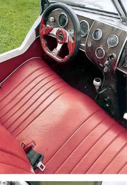 La banquette de cuir rouge
