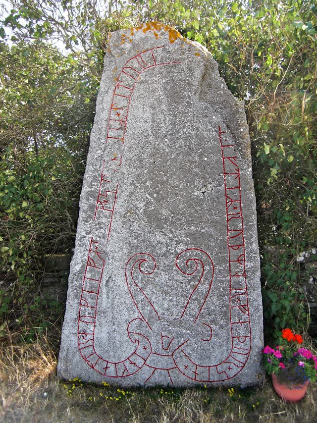 La pierre runique de Seby, sur l'île d'Öland, en Suède (photo Achird, CC BY-SA 3.0)