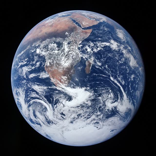 La Terre vue d'Apollo 17 : chaque lieu a son ciel (photo NASA, domaine public)