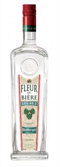 Une bouteille de fleur de bière, l'eau-de-vie distillée de la bière